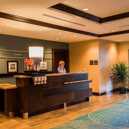 Hampton Inn By Hilton Ottawa Airport Bagian luar foto