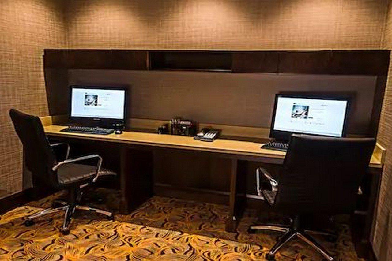 Hampton Inn By Hilton Ottawa Airport Bagian luar foto