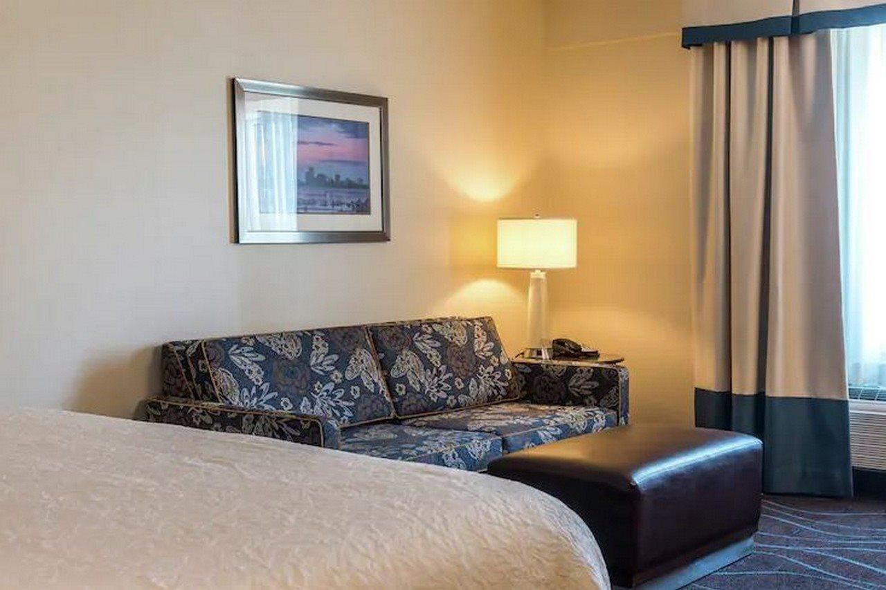 Hampton Inn By Hilton Ottawa Airport Bagian luar foto