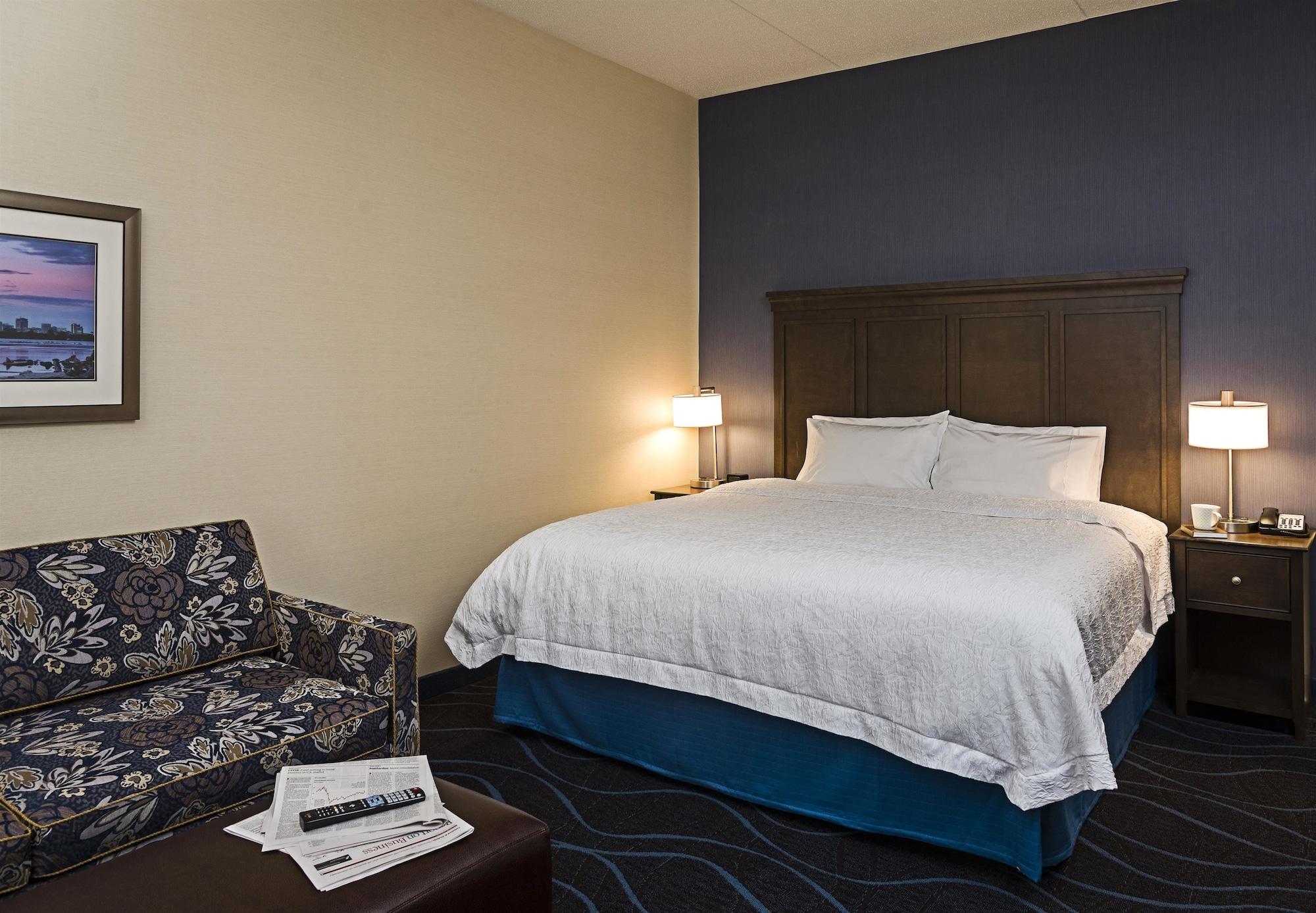 Hampton Inn By Hilton Ottawa Airport Bagian luar foto