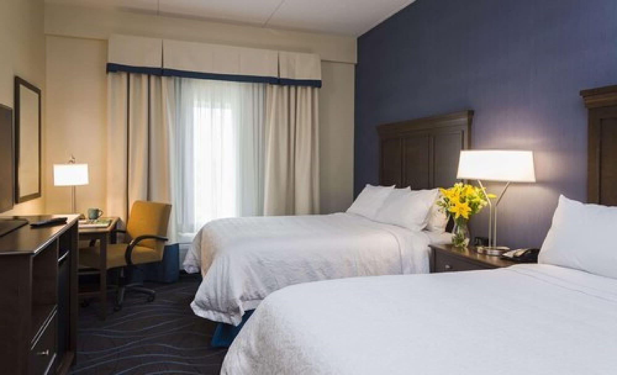 Hampton Inn By Hilton Ottawa Airport Bagian luar foto