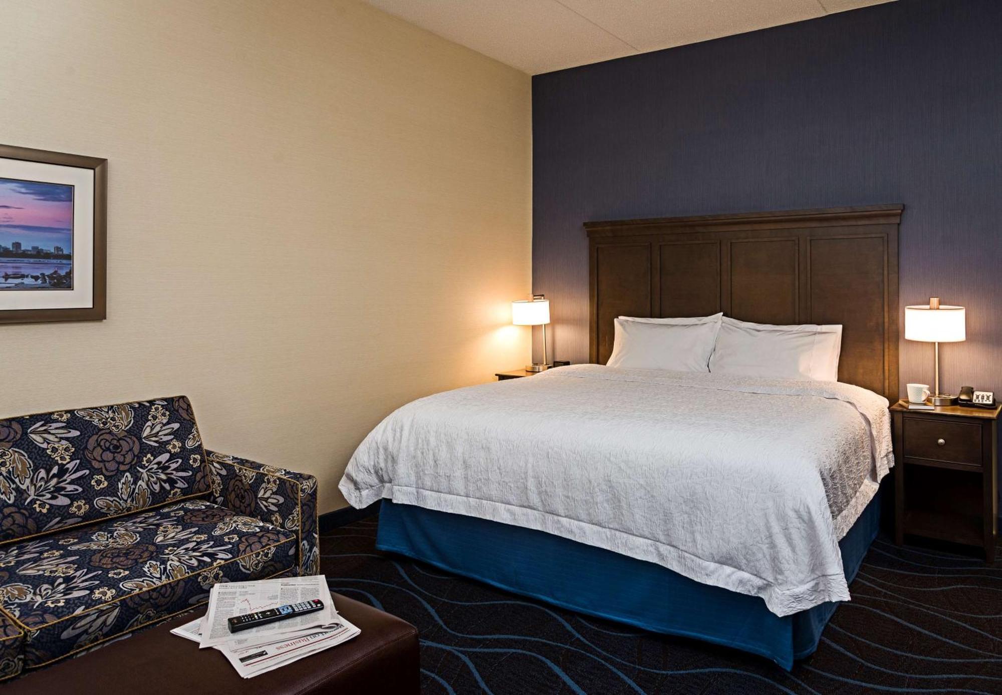 Hampton Inn By Hilton Ottawa Airport Bagian luar foto