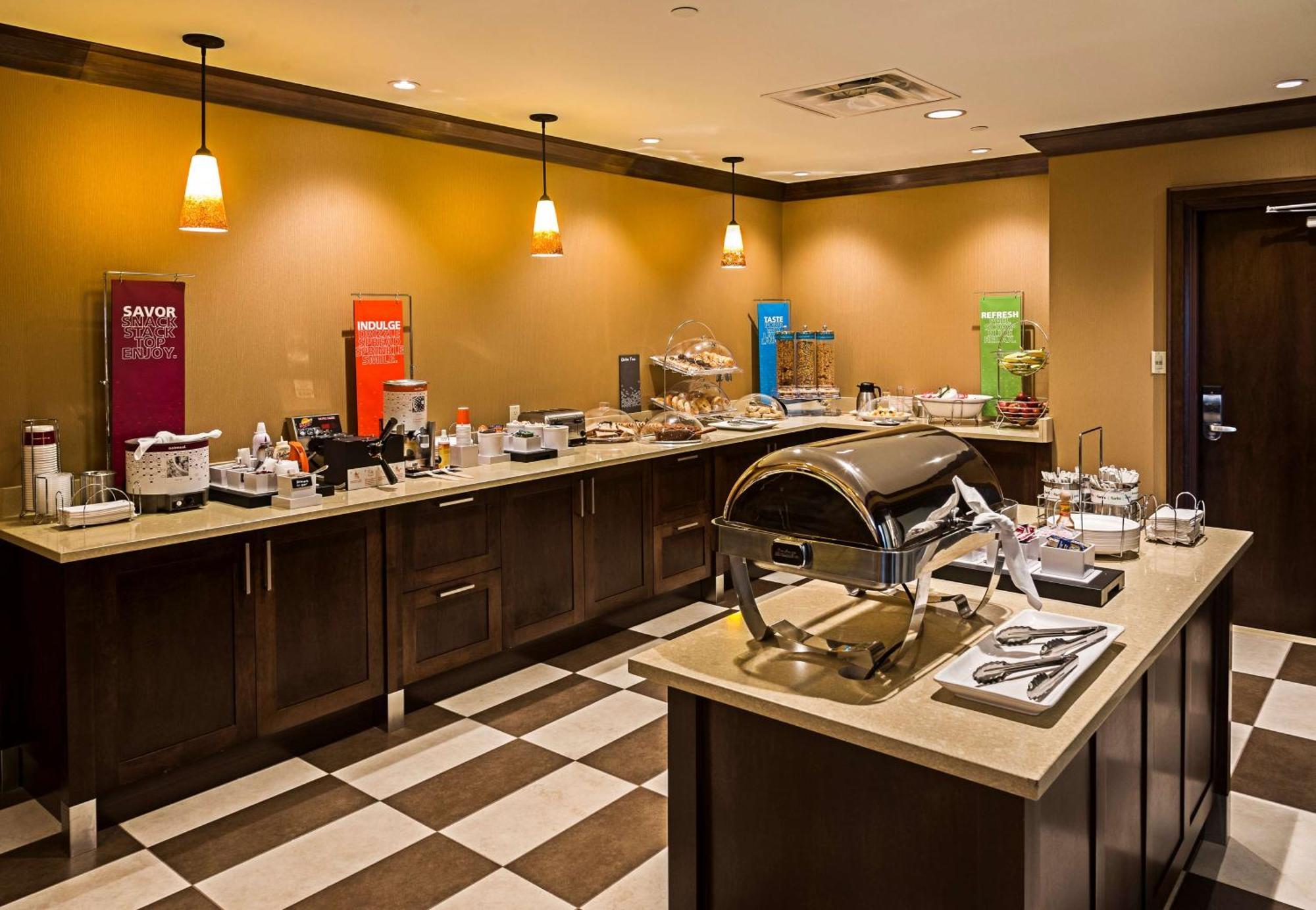 Hampton Inn By Hilton Ottawa Airport Bagian luar foto