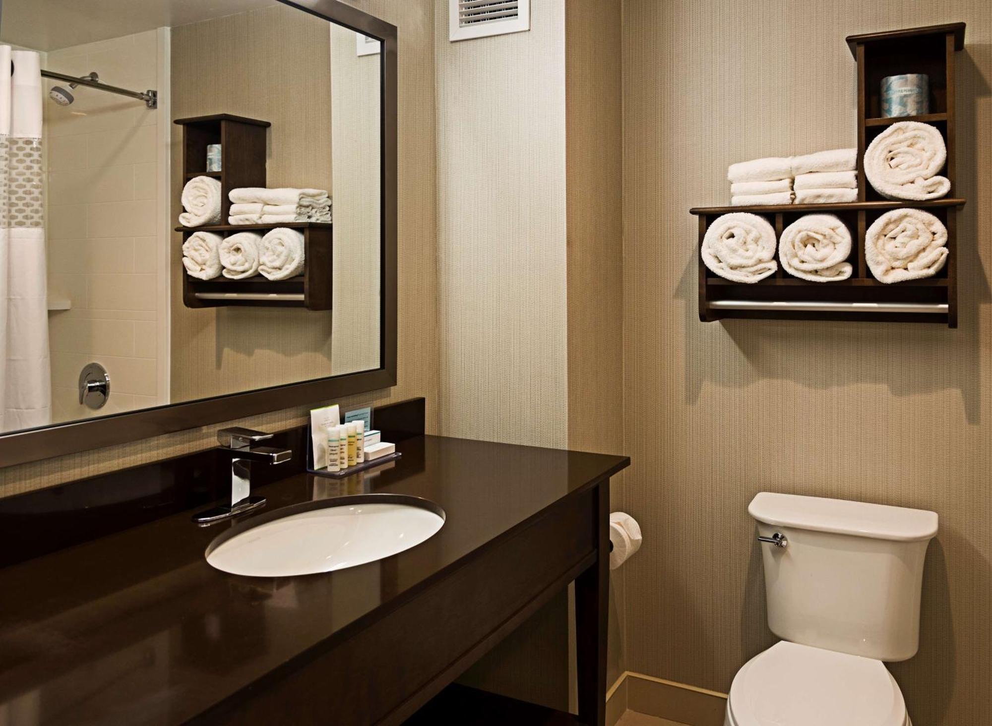 Hampton Inn By Hilton Ottawa Airport Bagian luar foto