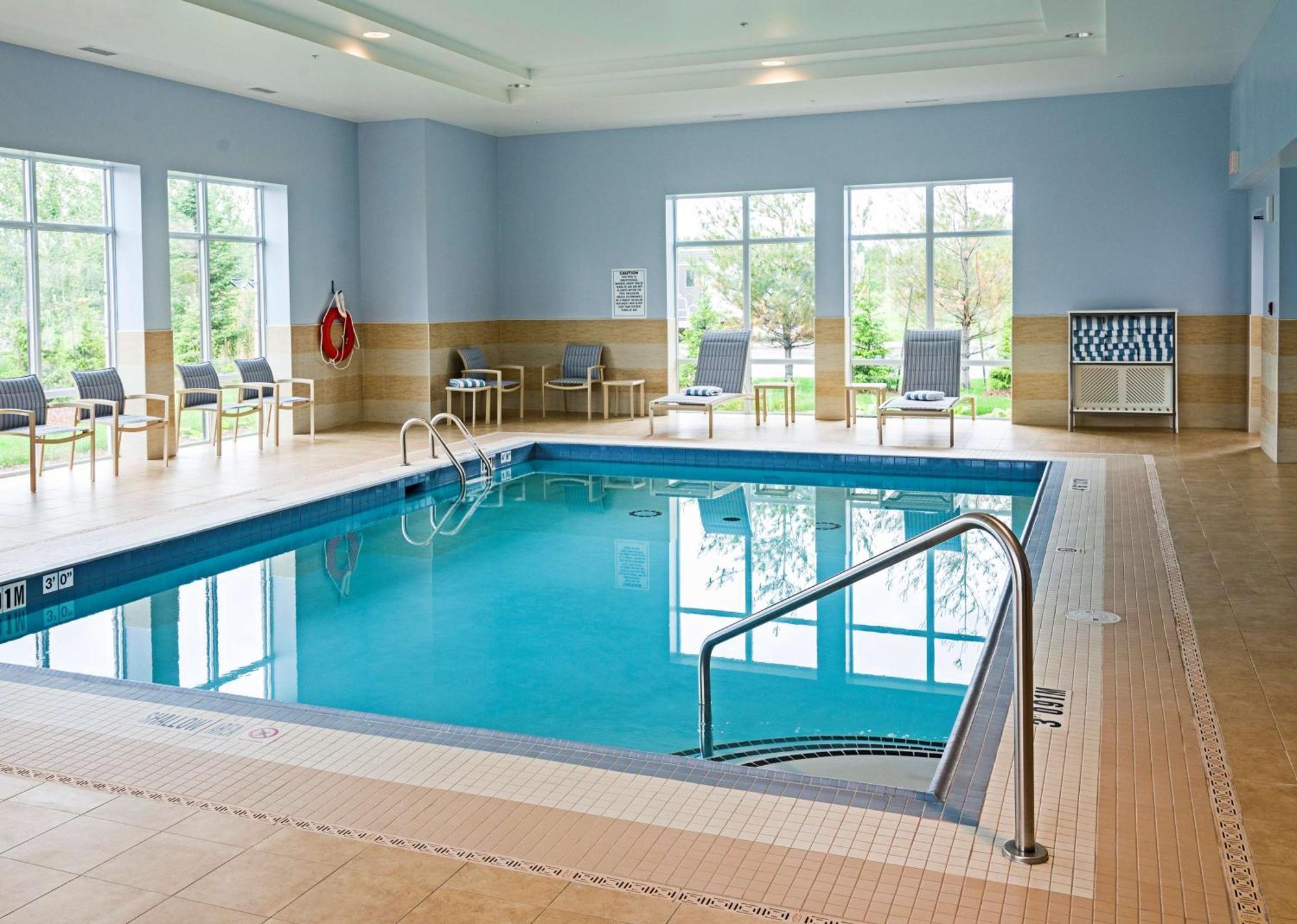 Hampton Inn By Hilton Ottawa Airport Bagian luar foto